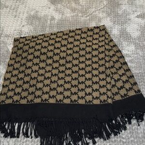 Michael Kors Shawl/Wrap Signature Color.
